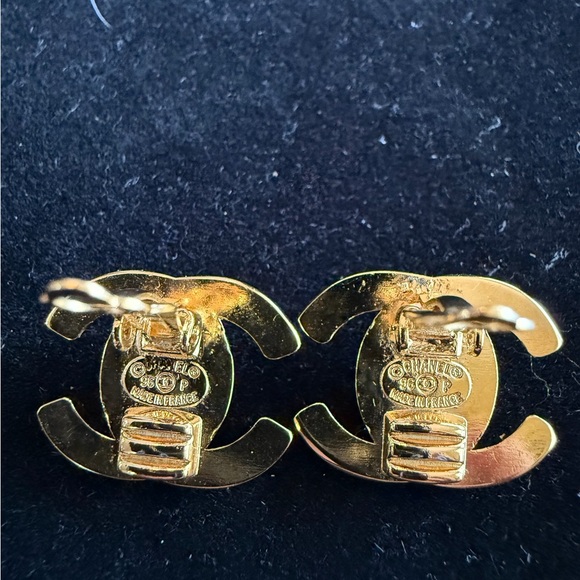 Vintage Classic Chanel CC turnlock Earrings! Clip-on*Beautiful Shiny*24K Plated - Picture 6 of 8